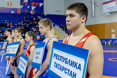 В Оренбурге стартовало первенство ПФО по вольной борьбе